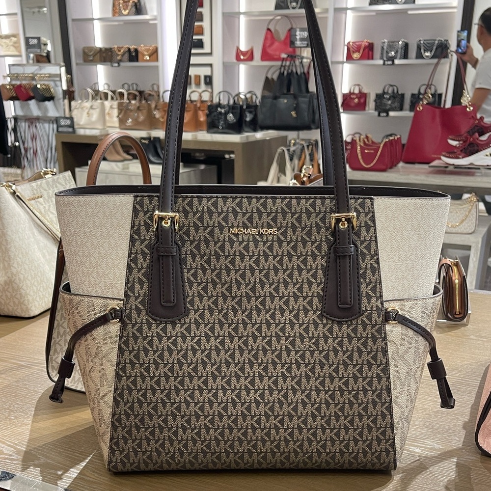 MICHAEL KORS Voyager Lg Color-Block Metallic Signature Logo EW Tote 
Brown 
NWT - Picture 13 of 16